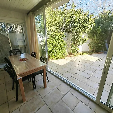 Mitoyenne Climatisee, Piscine, Parking, 450m De La - Fr-1-607-17 بيت للعطل *
