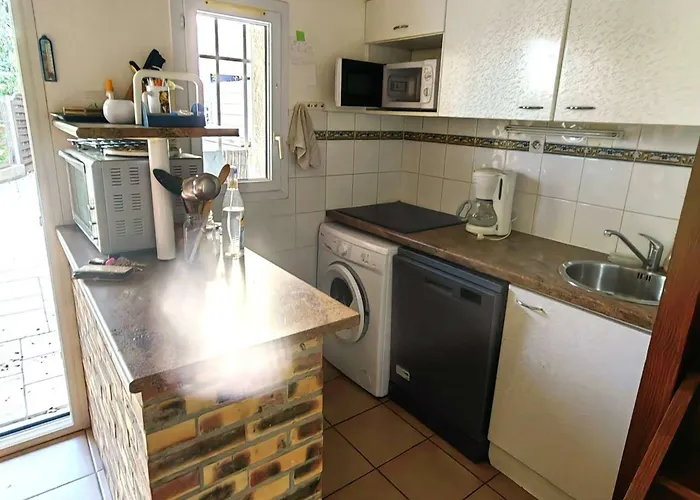 Climatisée Avec Piscine, Parking Et Terrasse à 450m De La - Fr-1-607-17