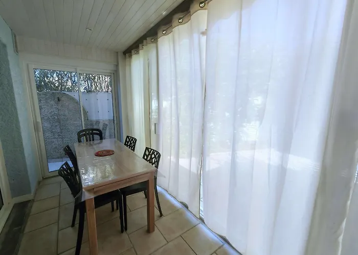 Casa vacanze Climatisée Avec Piscine, Parking Et Terrasse à 450m De La - Fr-1-607-17